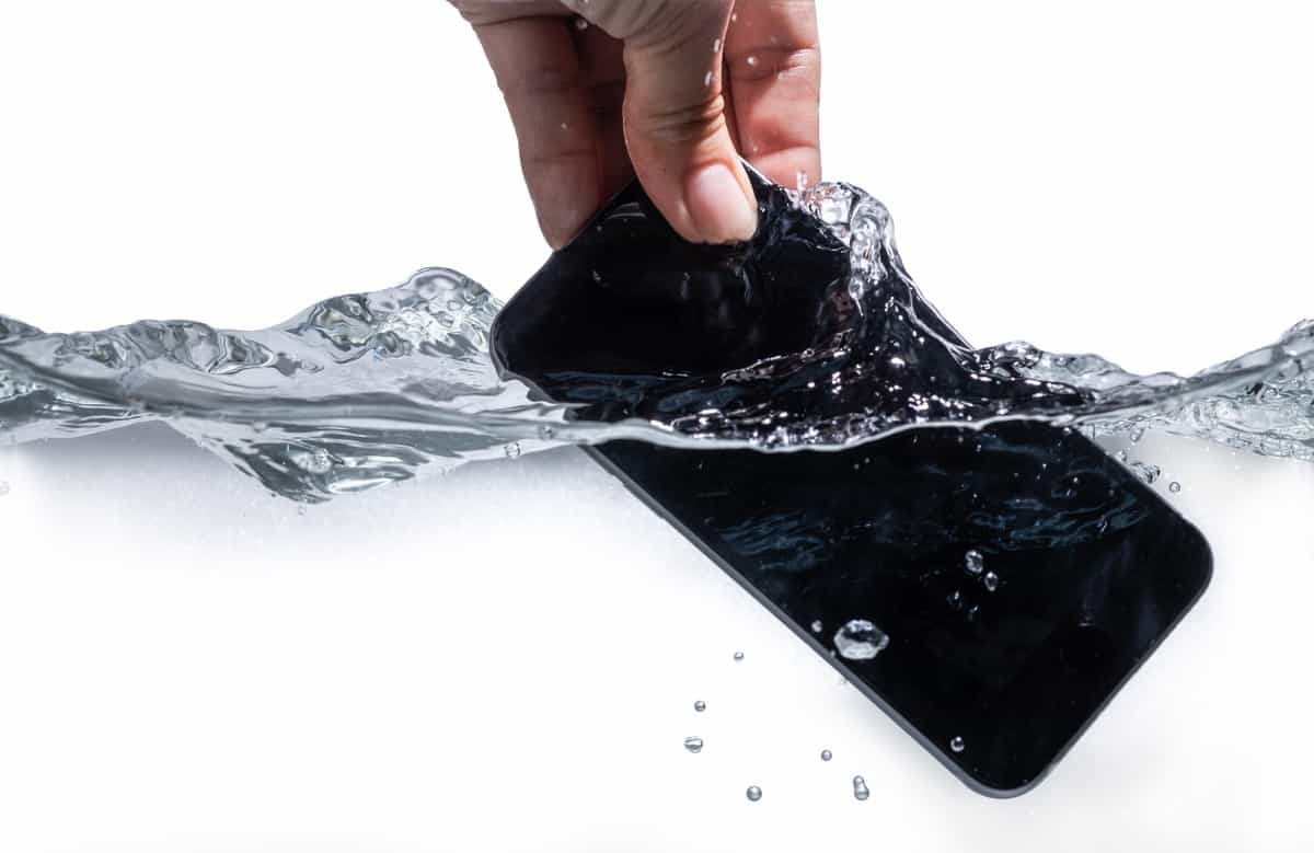Guia completo para tirar água do celular